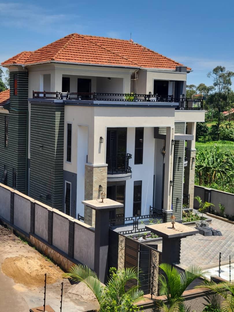 House located in Kulambiro